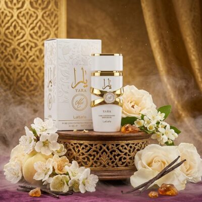 Perfume Yara Moi de Lattafa para mujer con notas de jazmín, durazno, caramelo, ámbar, pachulí y sándalo. Fragancia floral gourmand femenina.