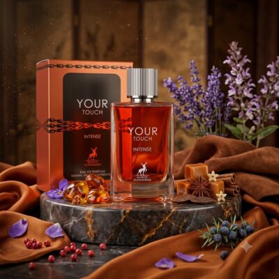 Perfume Your Touch Intense de Maison Alhambra con notas de pimienta rosa, tófe, canela, vainilla, haba tonka y gamuza. Fragancia oriental vainilla unisex.